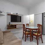 CaviRio BR403 - Ótima localização no início de Copacabana, próximo à praia e metrô
